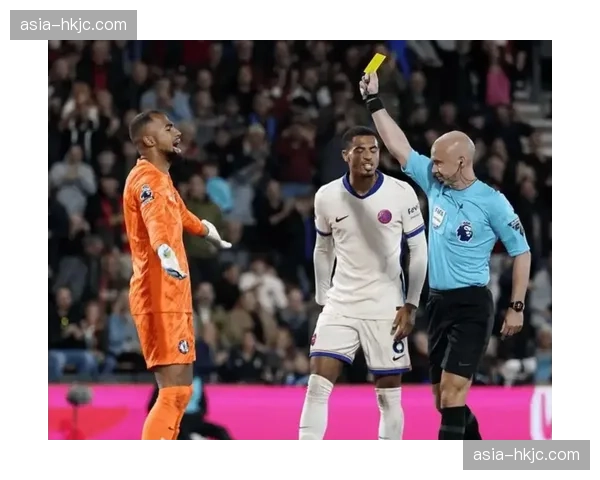 英超联盟讨论新规,或对“战术性犯规”中断对方反击的行为出示黄牌更严厉 英超联盟讨论新规,或对“战术性犯规”中断对方反击的行为出示黄牌更严厉