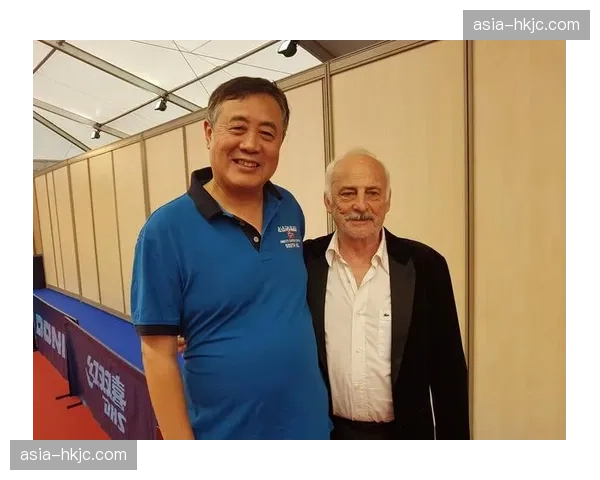 前法国队体能教练受邀访问里昂俱乐部,交流伤病预防经验